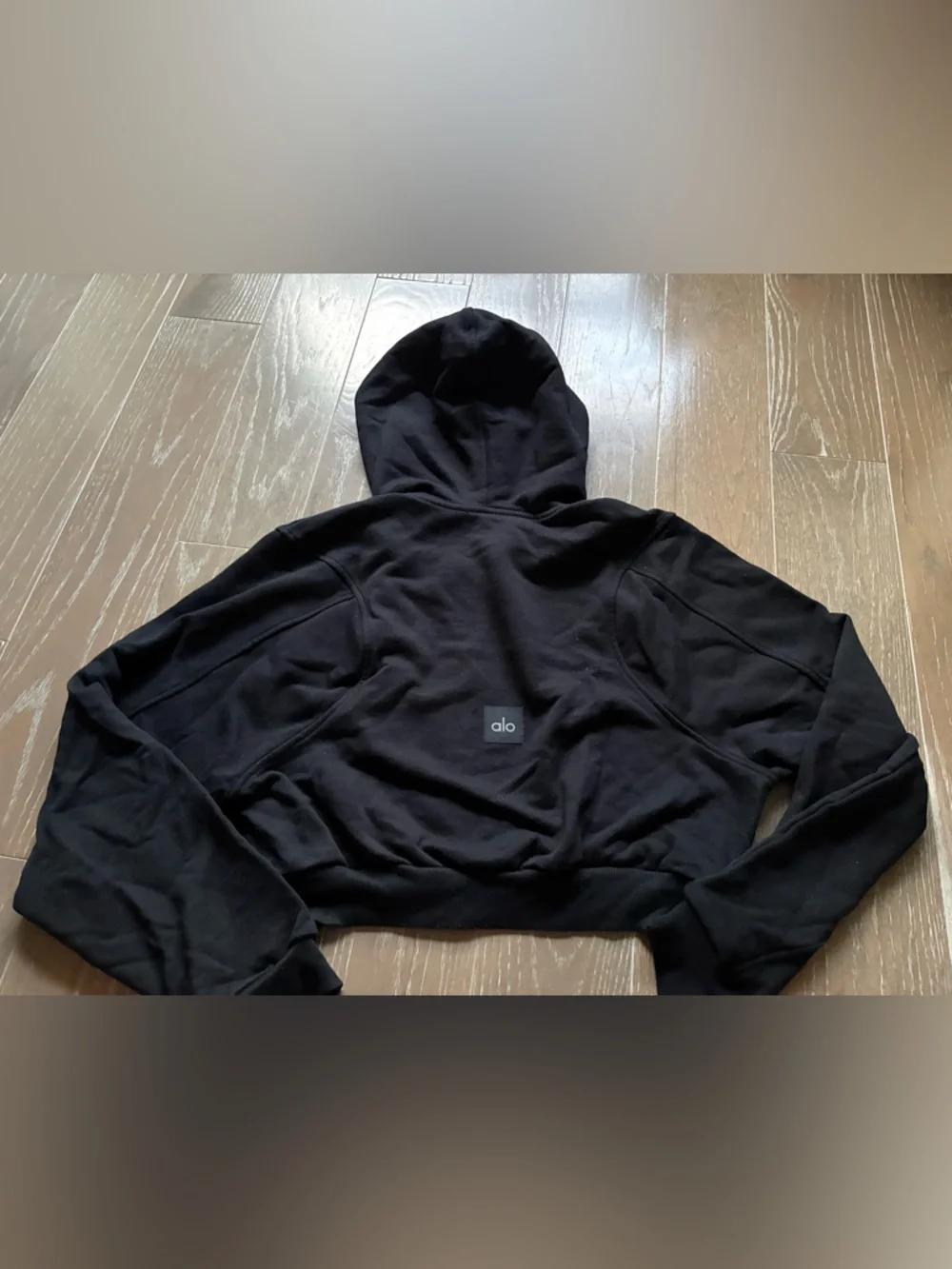 Like New! Alo Yoga Sweet Escape Cropped hoodie in black size M - Picture 2 of 2